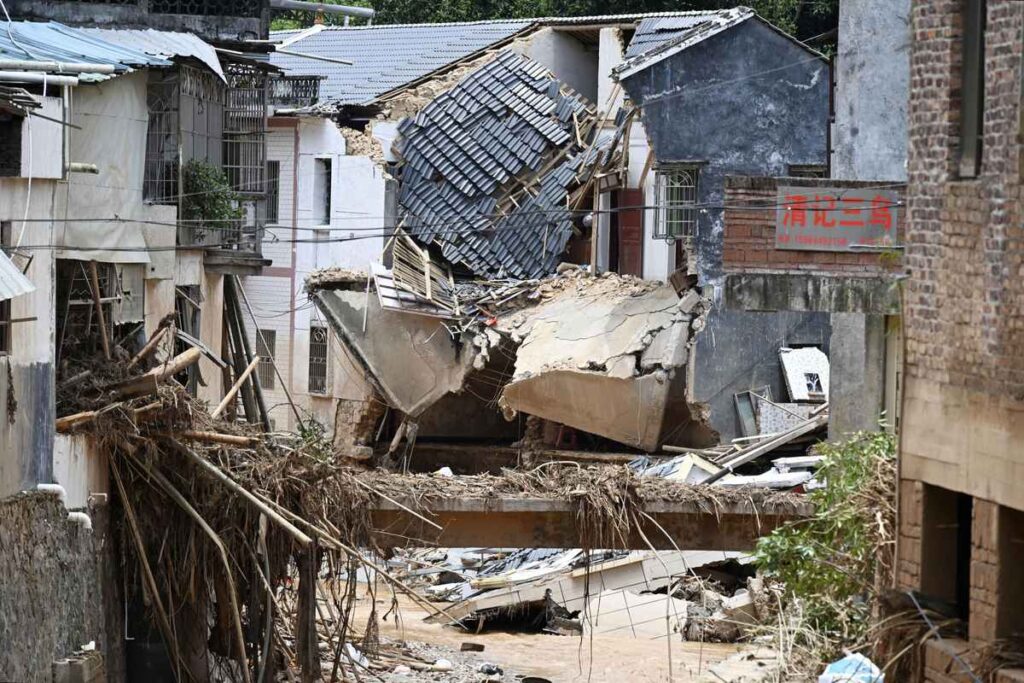 【産経新聞】 中国広東省、大雨で３８人死亡２人行方不明　土砂崩れや洪水、家屋２２００戸倒壊